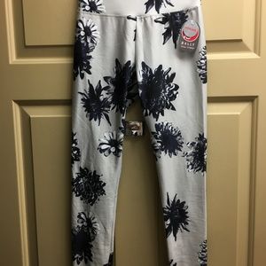NEW-w-TAGS*BALLY WOMENS SIZE SMALL EXERCISE LEGGINGS/PANTS-BLACK & WHITE FLORAL